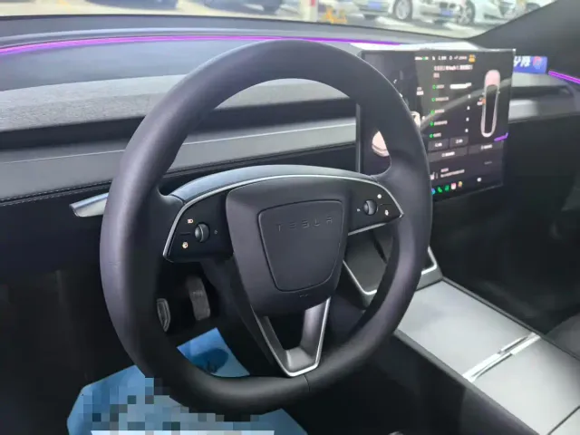 Tesla Model Y — Фото автомобиля 6