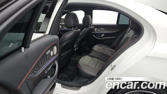 Mercedes-Benz E-Class — Фото автомобиля 19