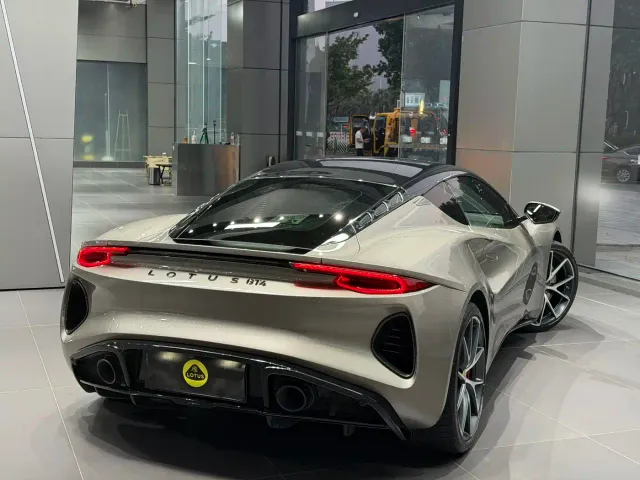 Lotus Emira — Фото автомобиля 4