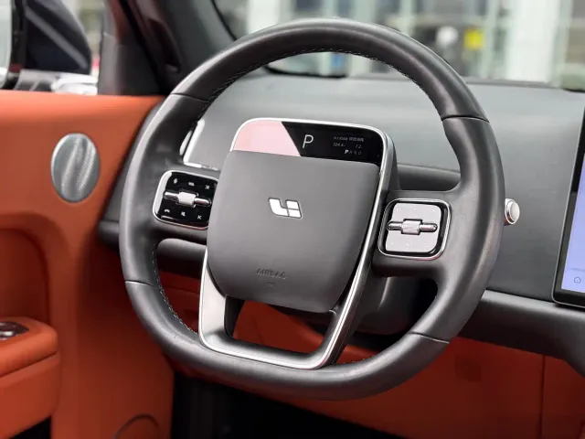 Li Auto L7 — Фото автомобиля 9