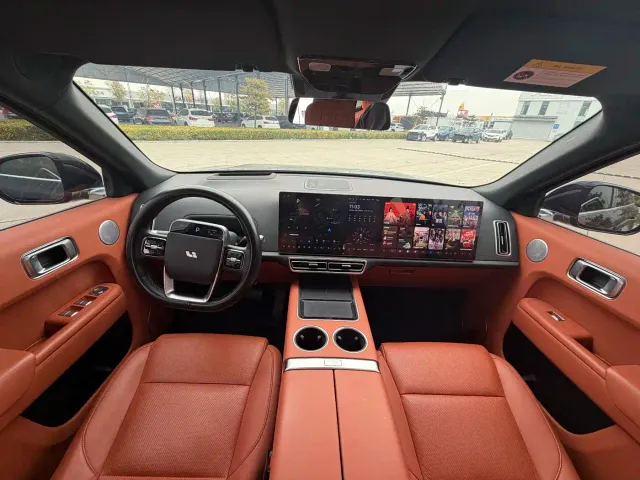 Li Auto L8 — Фото автомобиля 4