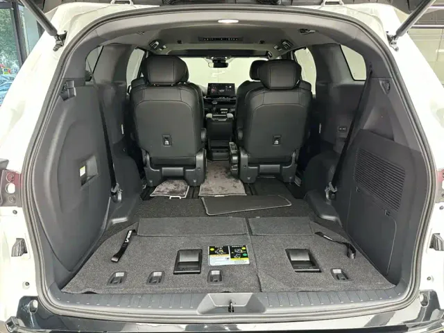 Toyota Sienna — Фото автомобиля 20