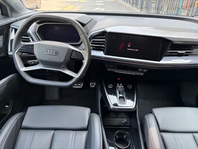 Audi Q4 e-tron — Фото автомобиля 10