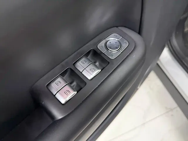 Li Auto L8 — Фото автомобиля 8