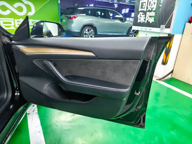 Tesla Model 3 — Фото автомобиля 8