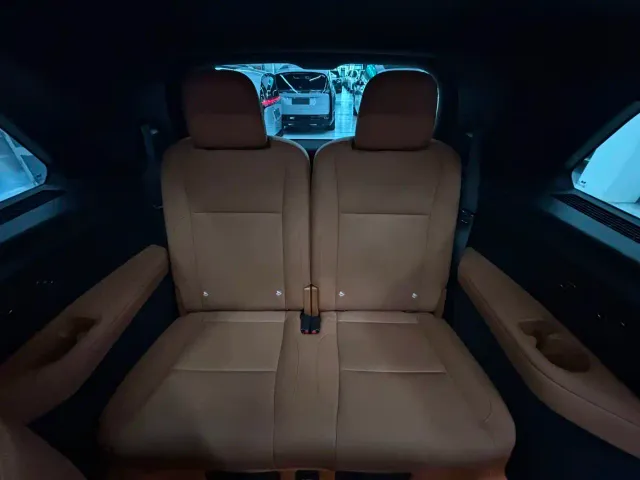 Li Auto L9 — Фото автомобиля 16