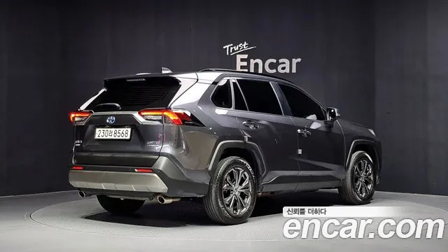 Фотография автомобиля — Toyota RAV4 Generation 5