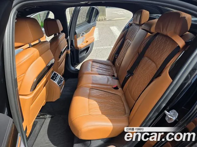BMW 7 Series — Фото автомобиля 11