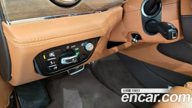 Bentley Bentayga Bentayga 4.0 V8 Azure — Фото автомобиля 15