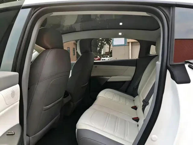 Dongfeng eπ 007 — Фото автомобиля 6