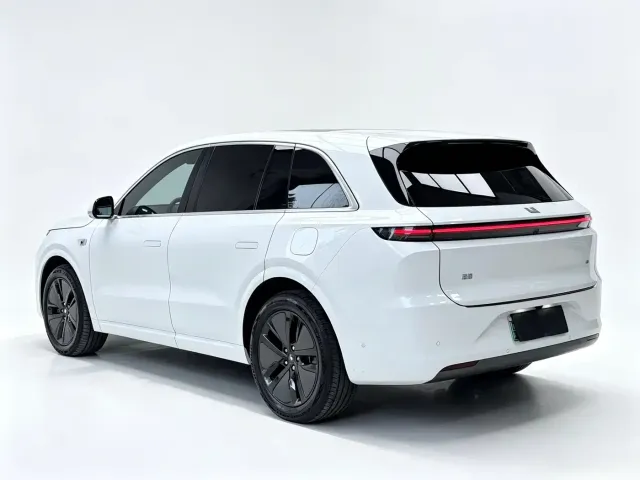 Li Auto L6 — Фото автомобиля 13