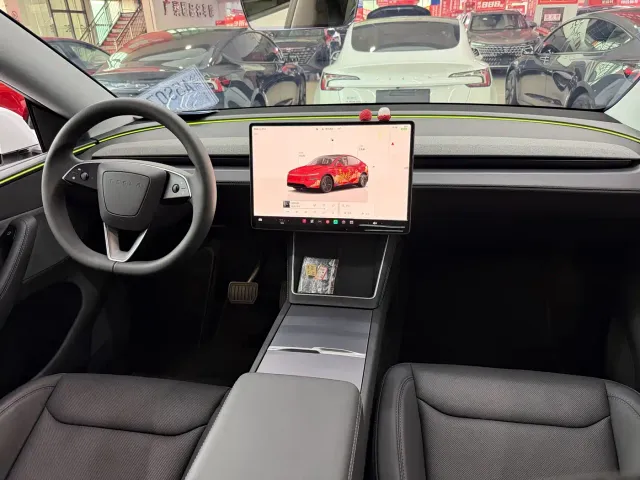 Tesla Model Y — Фото автомобиля 6