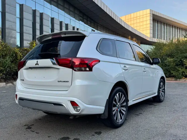 Mitsubishi Outlander — Фото автомобиля 5