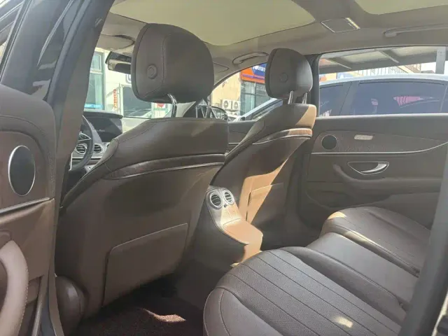Mercedes-Benz E-Class — Фото автомобиля 9