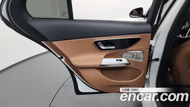Mercedes-Benz E-Class — Фото автомобиля 23