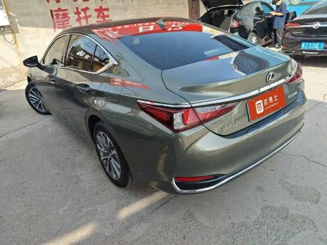 Lexus ES — Фото автомобиля 5