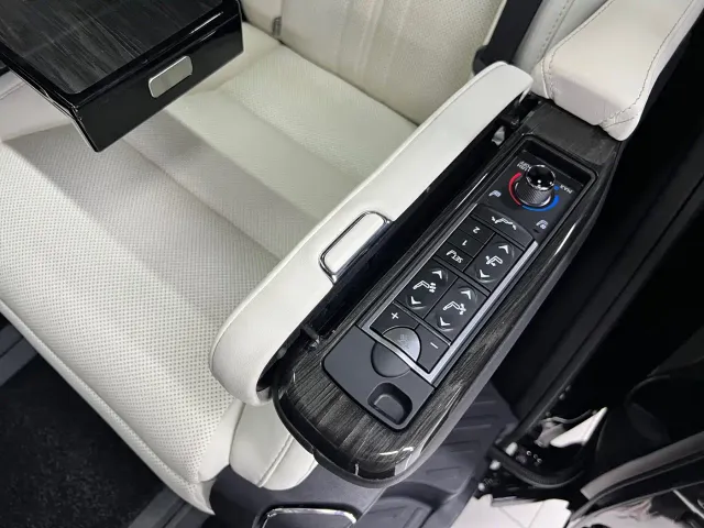 Lexus LM — Фото автомобиля 13