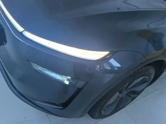 Tesla Model Y — Фото автомобиля 23
