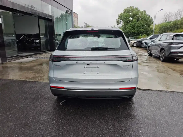 Geely Galaxy Starship 7 EM-i — Фото автомобиля 6