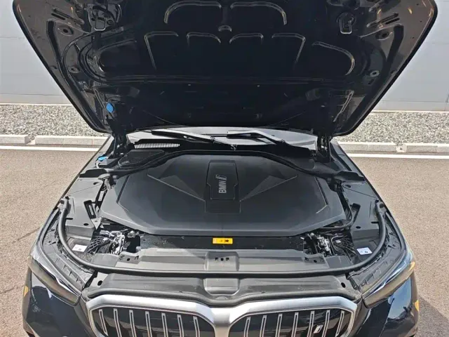 BMW i5 — Фото автомобиля 7