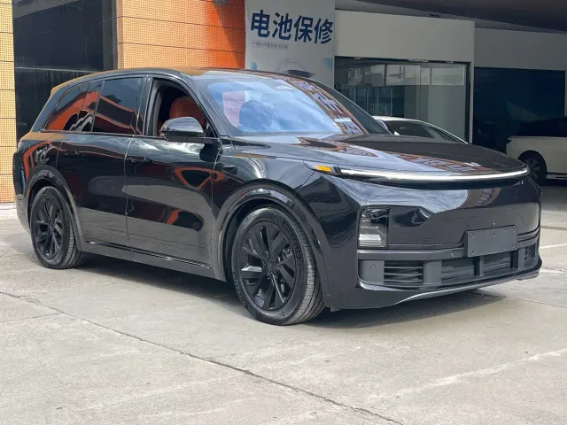 Li Auto L8 — Фото автомобиля 3