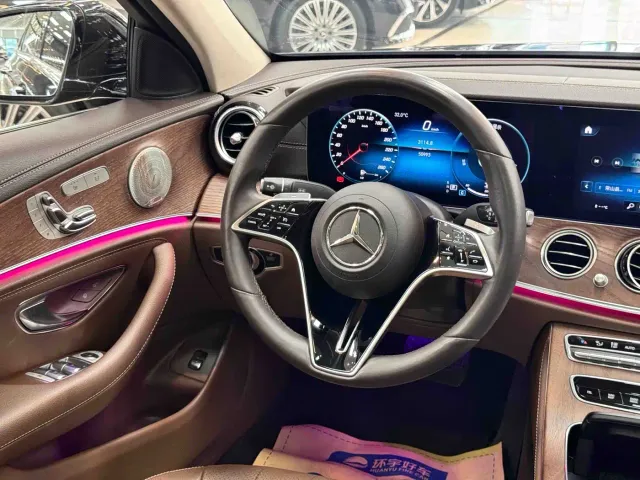 Mercedes-Benz E-Class — Фото автомобиля 20