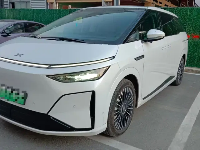 Фотография автомобиля — Xpeng X9