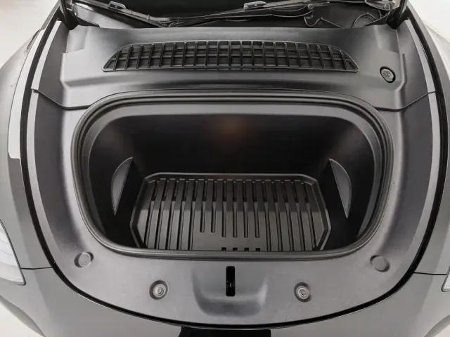 Tesla Model Y — Фото автомобиля 6