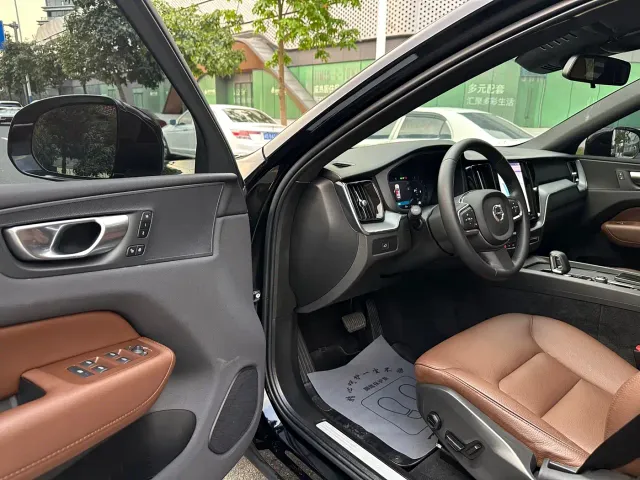 Volvo Volvo XC60 2024 B5 AWD Zhiyi Luxury Edition — Фото автомобиля 9