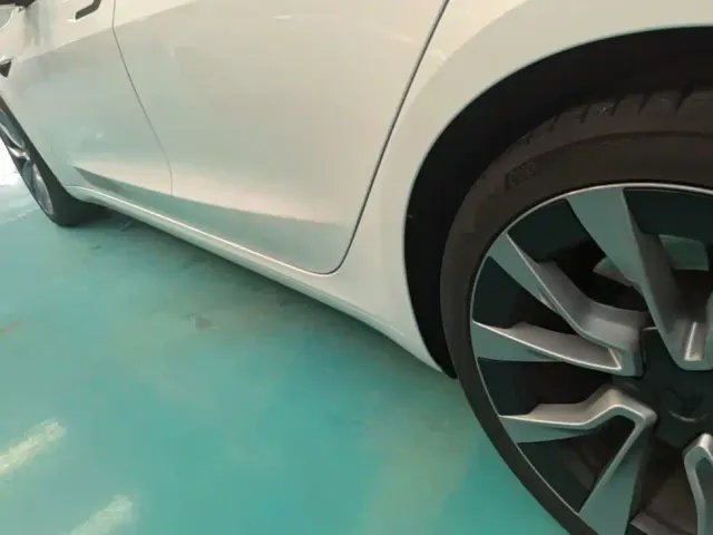Tesla Model 3 — Фото автомобиля 21