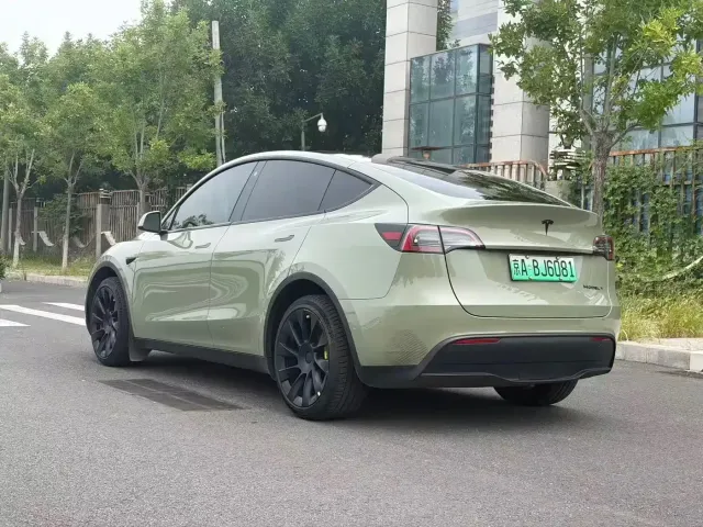 Tesla Model Y — Фото автомобиля 23