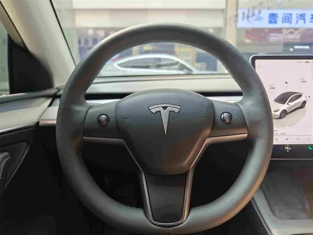 Tesla Model Y — Фото автомобиля 5