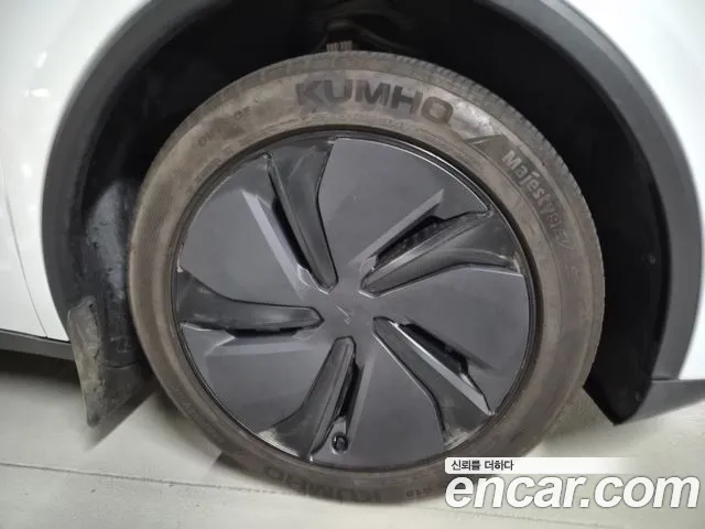Tesla Model Y — Фото автомобиля 14