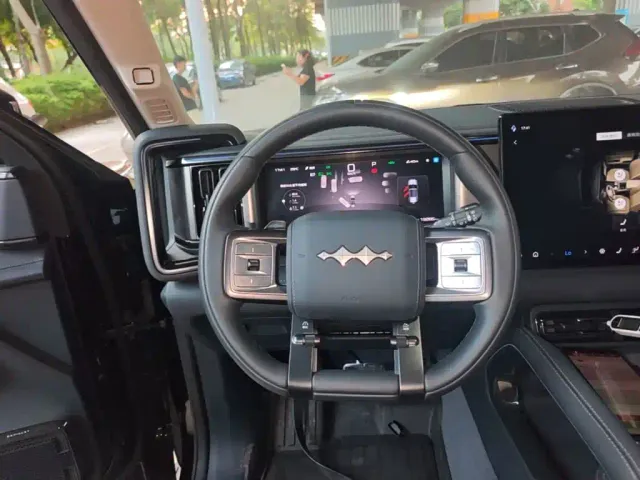 BYD FangChengBao Leopard 5 — Фото автомобиля 10