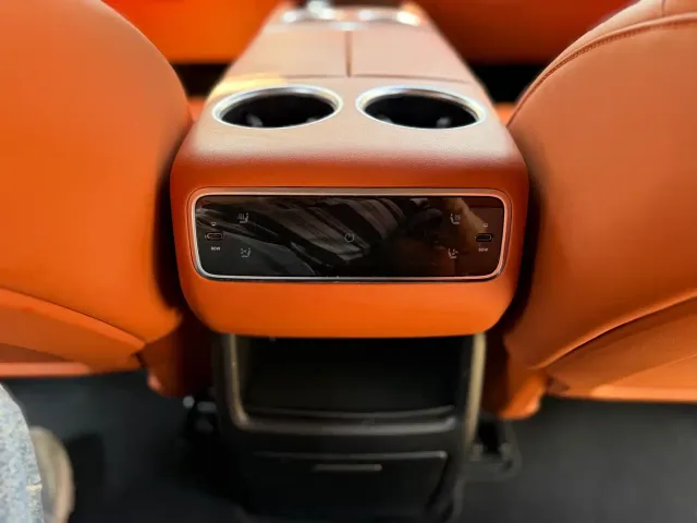 Li Auto L8 — Фото автомобиля 11