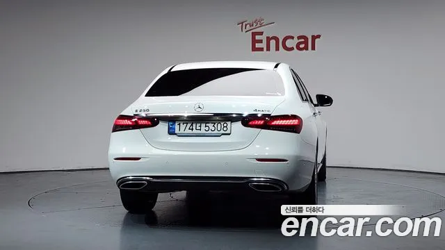 Mercedes-Benz E-Class — Фото автомобиля 4
