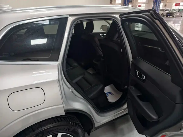 Volvo XC60 — Фото автомобиля 15