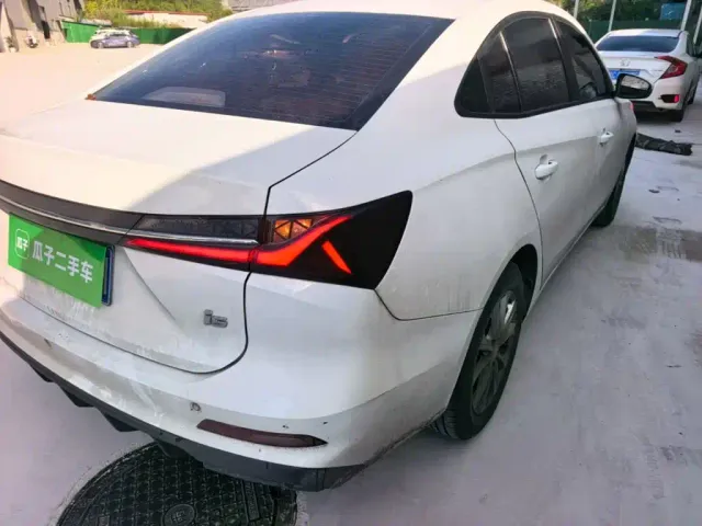 Roewe i5 — Фото автомобиля 7