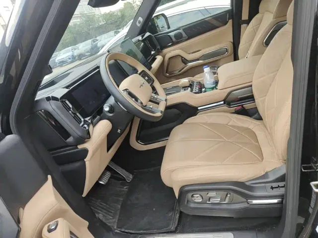 BYD FangChengBao Leopard 8 — Фото автомобиля 14