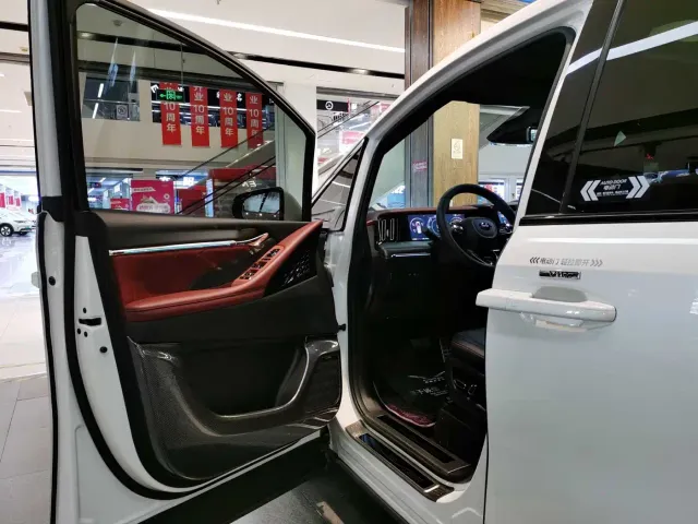 GAC Trumpchi M8 — Фото автомобиля 5