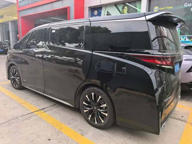 Toyota Vellfire — Фото автомобиля 6