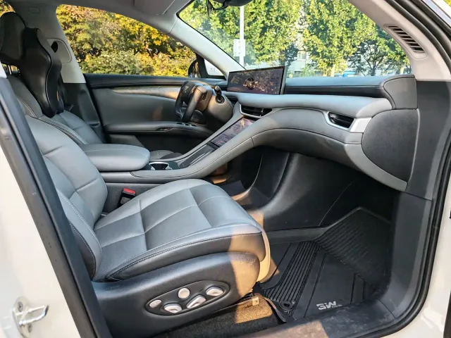 IM Motors LS6 — Фото автомобиля 11