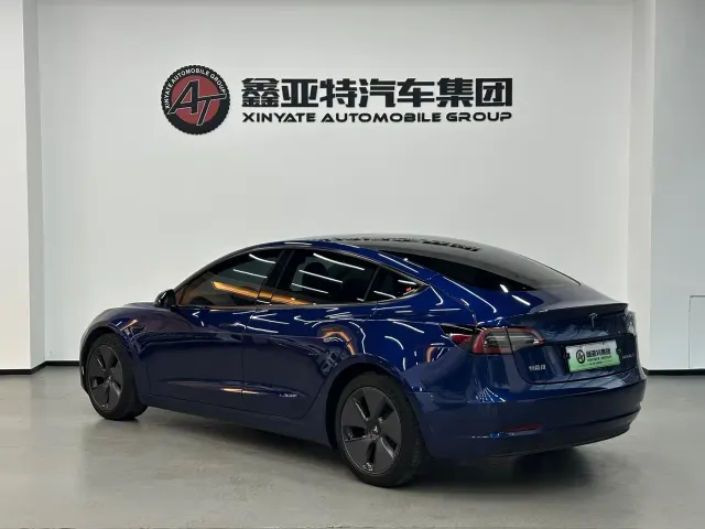 Tesla Model 3 — Фото автомобиля 4