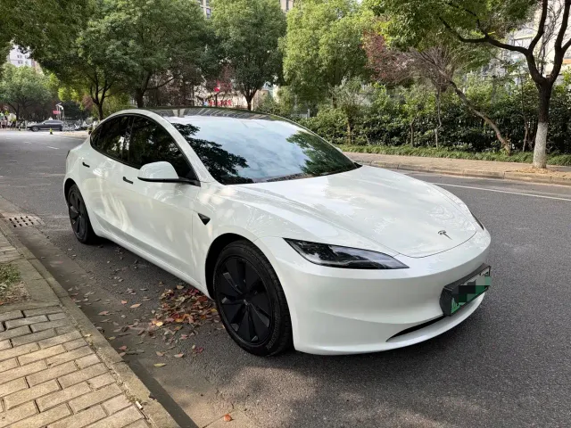 Tesla Model 3 — Фото автомобиля 3