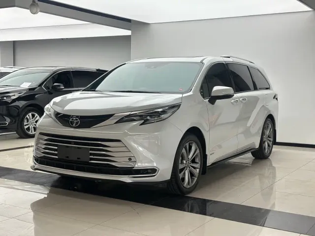 Фотография автомобиля — Toyota Sienna