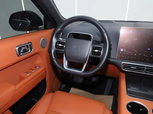 Li Auto L9 — Фото автомобиля 24