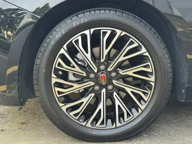 Hongqi H5 — Фото автомобиля 8