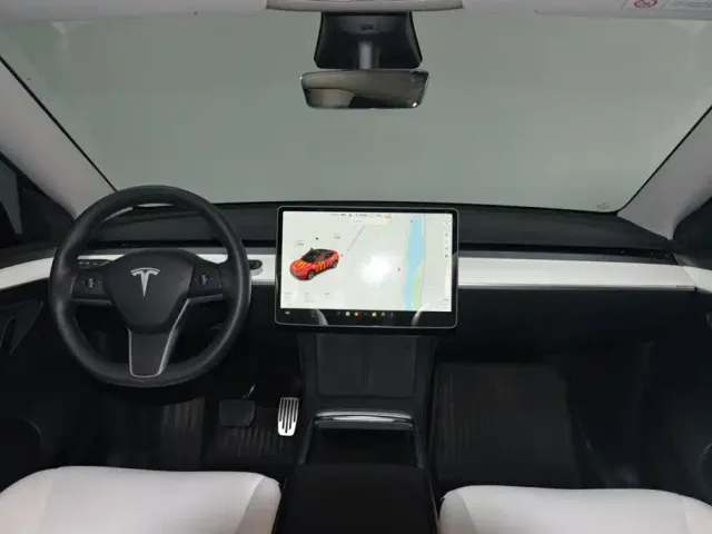 Tesla Model Y — Фото автомобиля 12