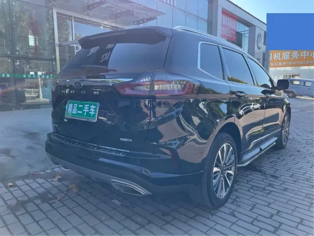 Ford Edge — Фото автомобиля 4