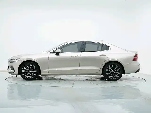 Volvo S60 — Фото автомобиля 7